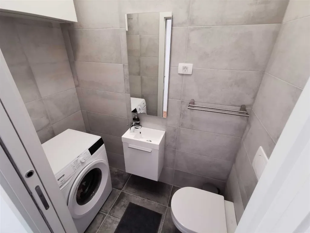 Three-Bedroom Apartment in Koper for Up to 7