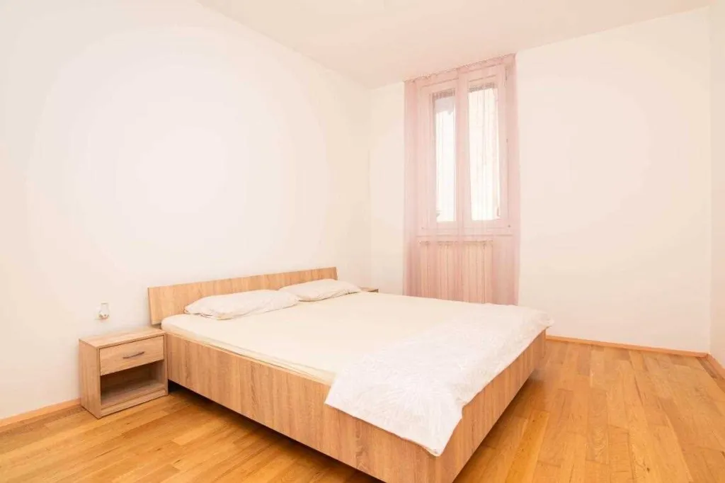 3-Bedroom Apartment with Private Entrance in Koper
