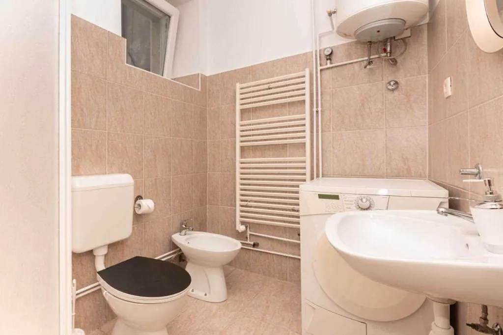 3-Bedroom Apartment with Private Entrance in Koper