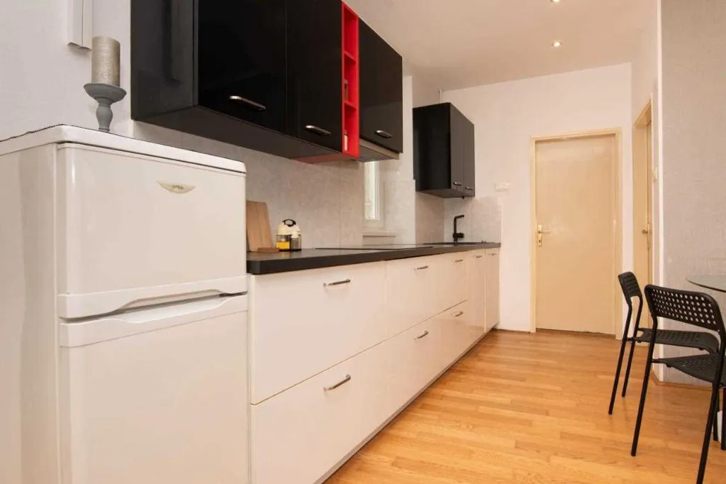 3-Bedroom Apartment with Private Entrance in Koper