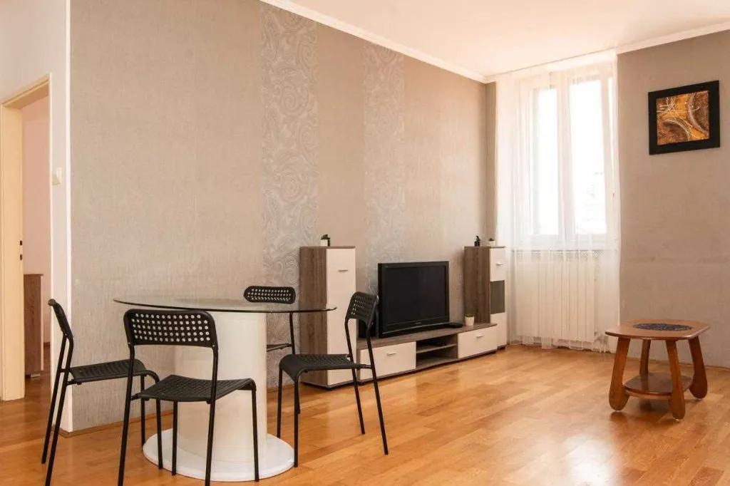 3-Bedroom Apartment with Private Entrance in Koper