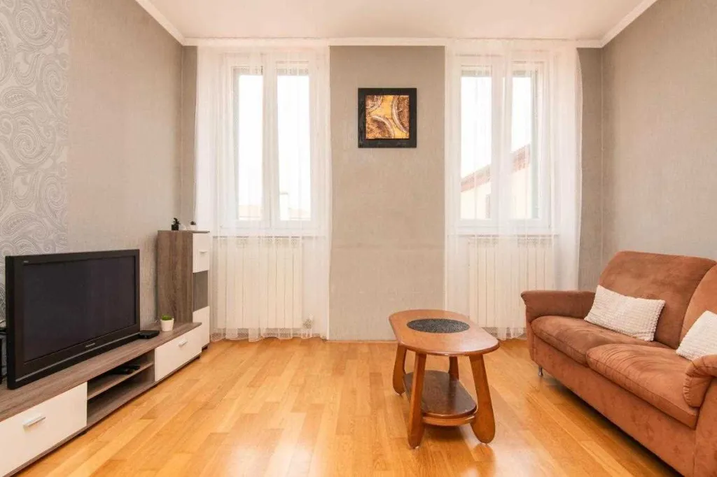 3-Bedroom Apartment with Private Entrance in Koper