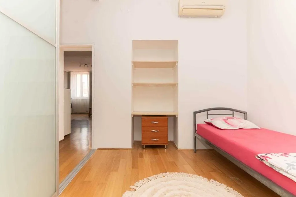 3-Bedroom Apartment with Private Entrance in Koper