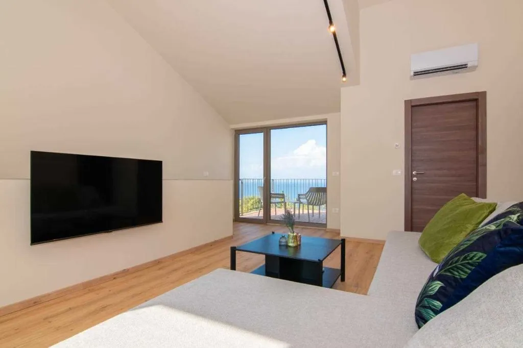 3-Bedroom Apartment with Balcony and Terrace in Portorož