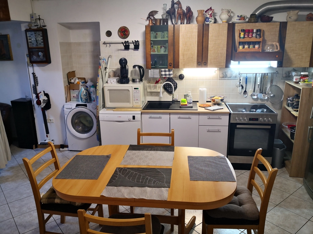 Koper Apartment for Up to 7 Guests