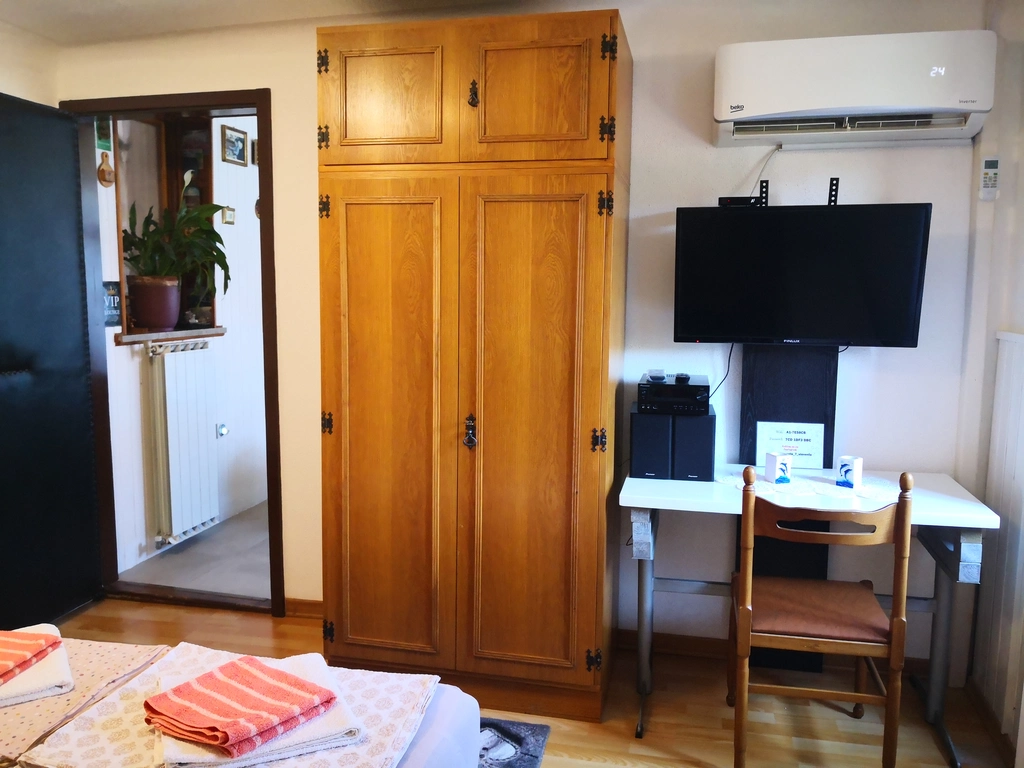 Koper Apartment for Up to 7 Guests