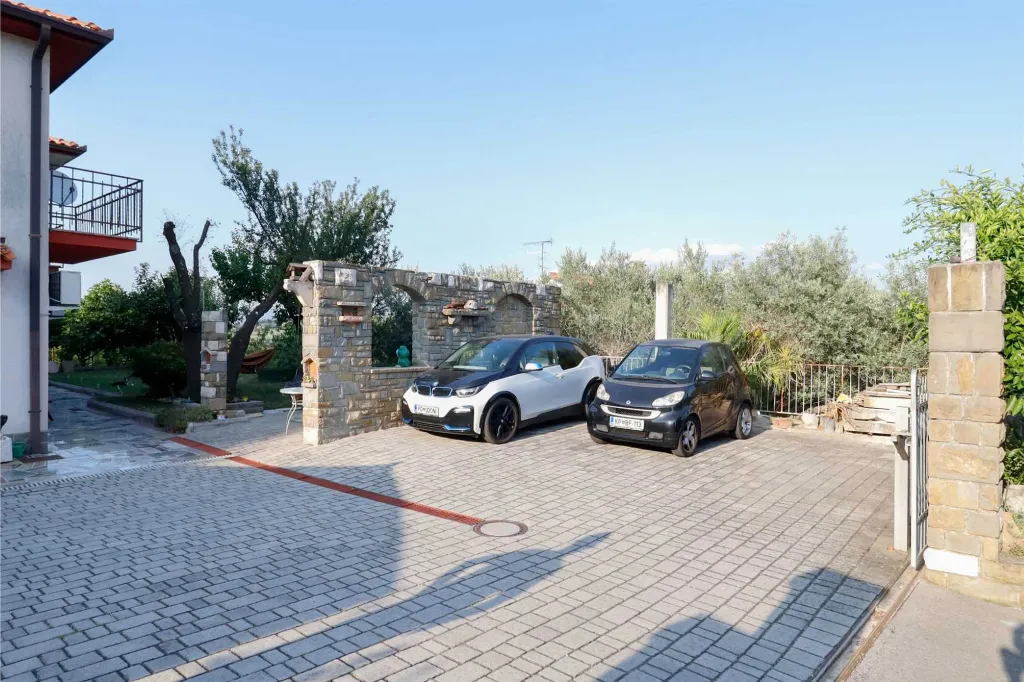 One-Bedroom Apartment for Up to 3 in Koper