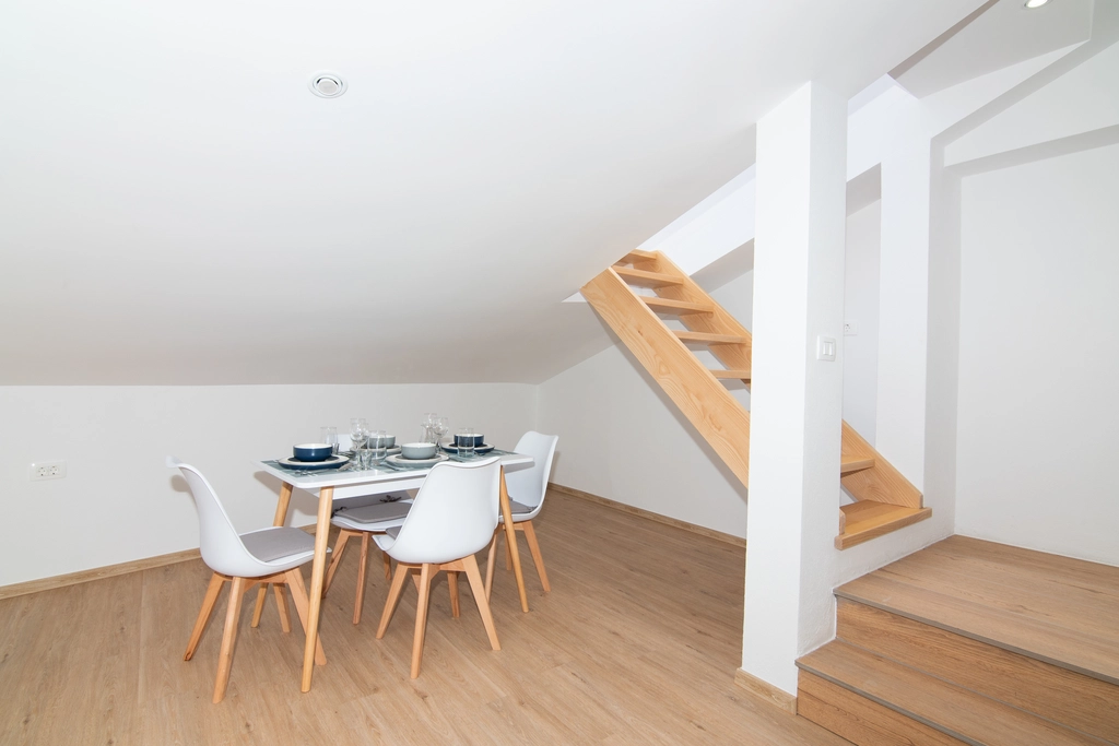 Two-Bedroom City Apartment in Piran for 5 Guests