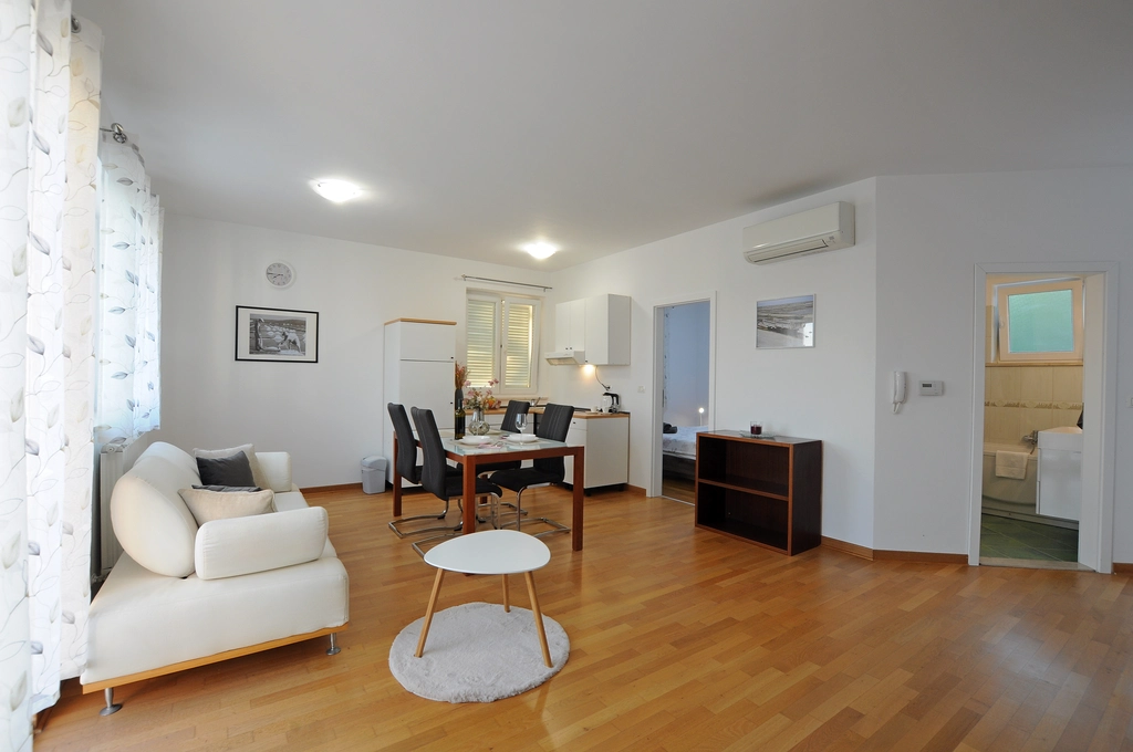 One-Bedroom Apartment in Sečovlje for Two