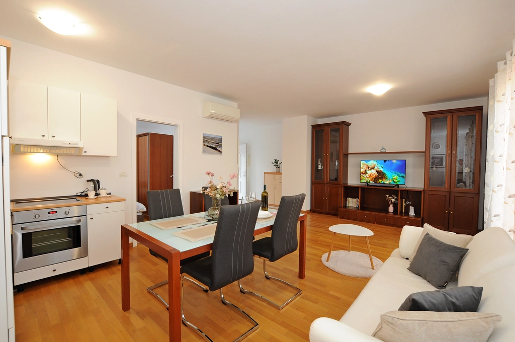One-Bedroom Apartment in Sečovlje for Two