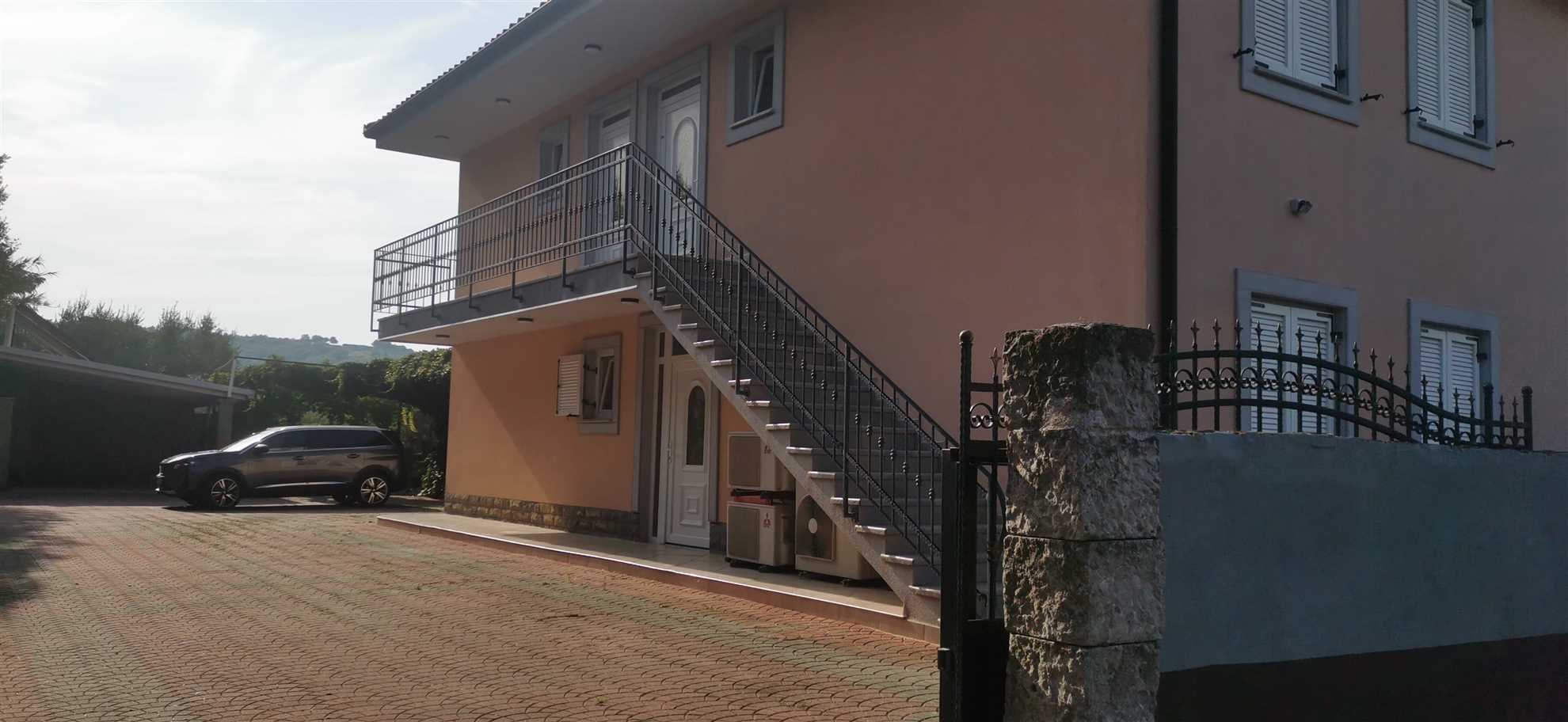 Charming One-Bedroom Getaway for Two, Pet-Free