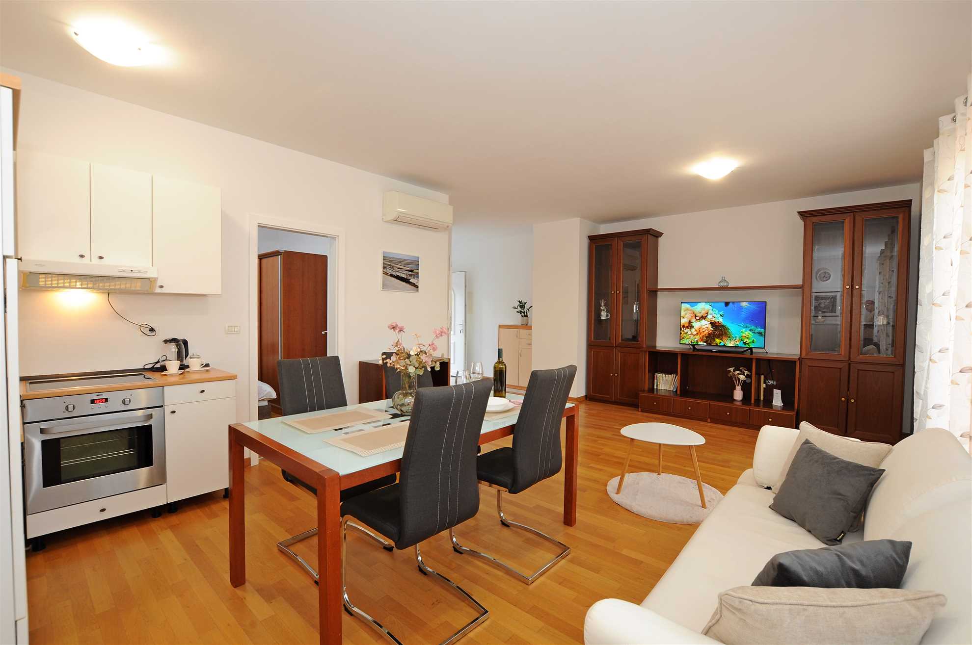 Charming One-Bedroom Getaway for Two, Pet-Free