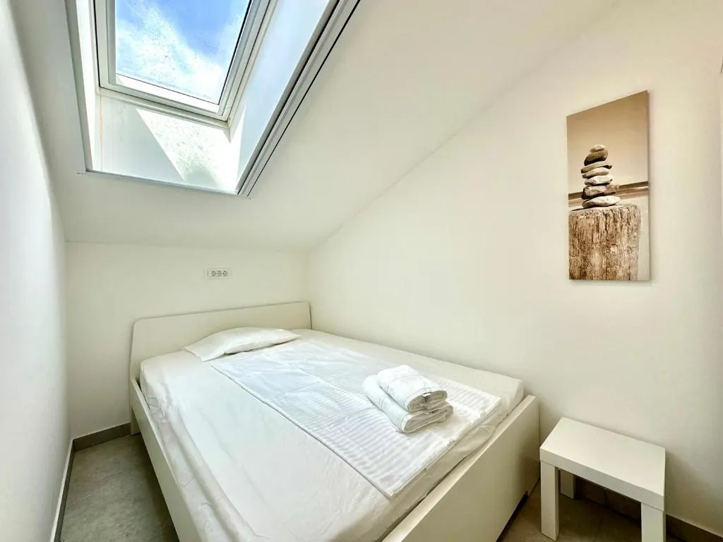 Piran Holiday Room for 3 Guests (2 Bedrooms)