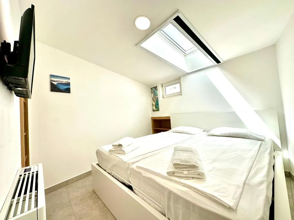 Piran Holiday Room for 3 Guests (2 Bedrooms)