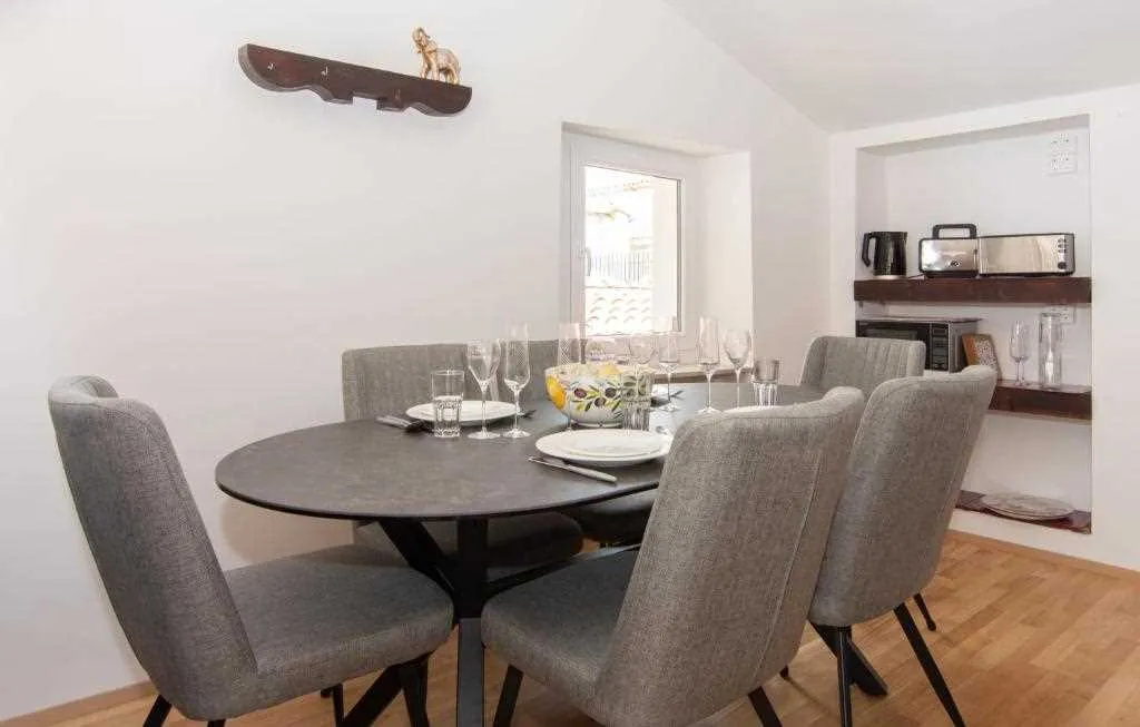 Two-Bedroom Apartment in Piran for 4 Guests