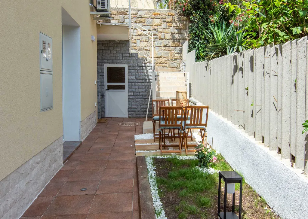 One-Bedroom Apartment in Portorož for Up to 4