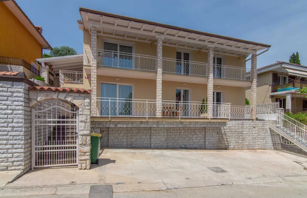 One-Bedroom Apartment in Portorož for Up to 4