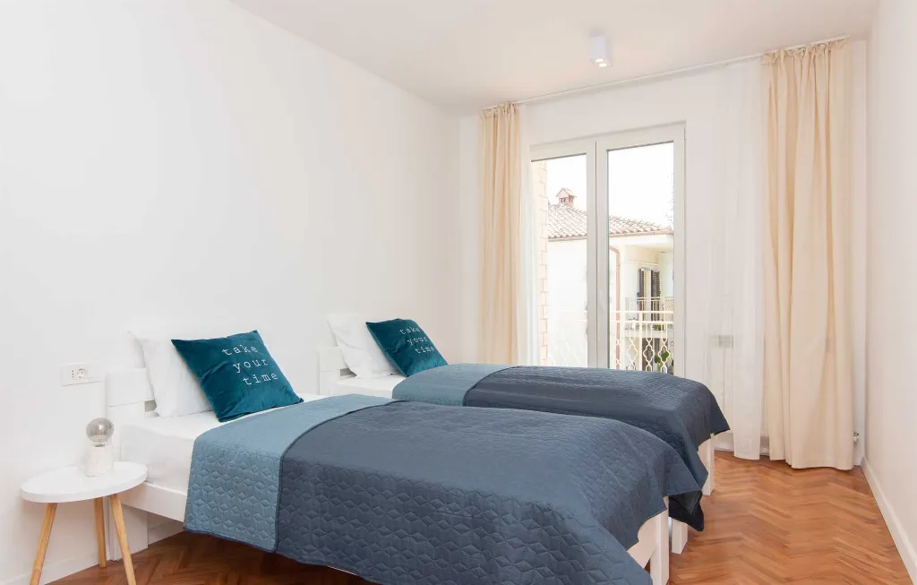 Portorož 2-Bedroom Apartment with Terrace