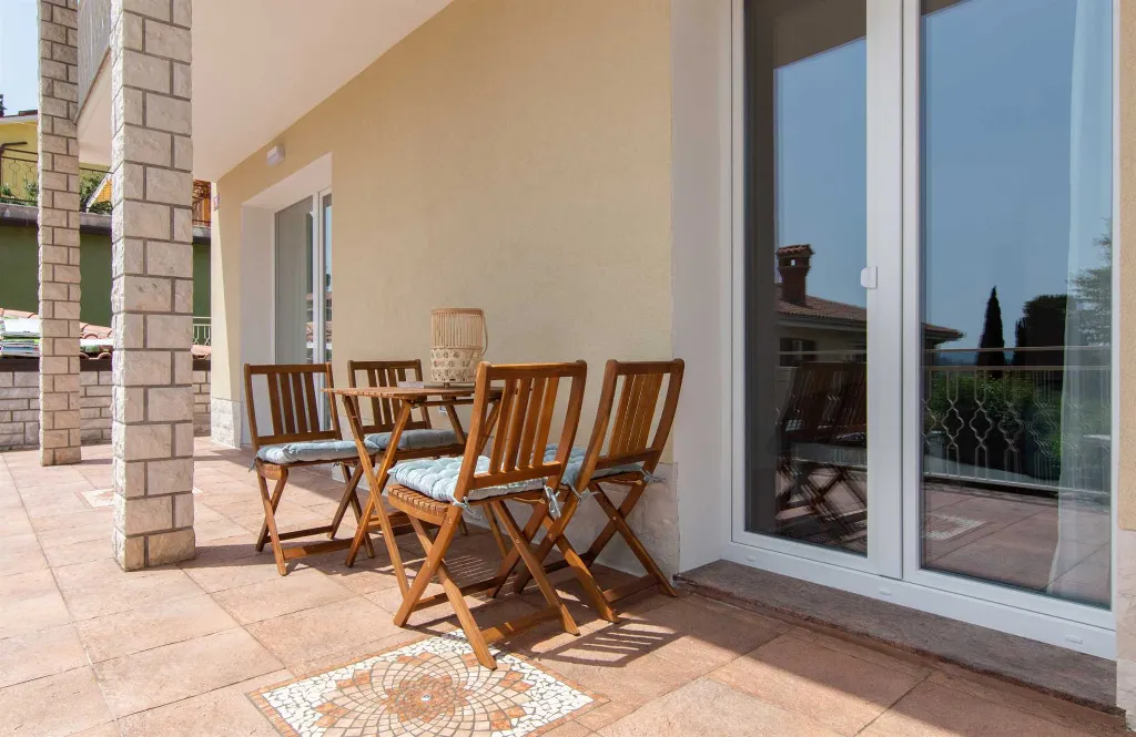 Portorož 2-Bedroom Apartment with Terrace