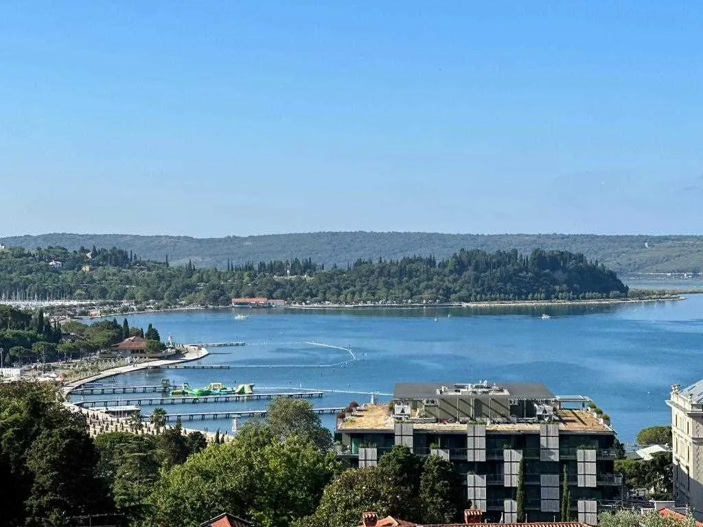 2-Bedroom Apartment in Portorož for Up to 4
