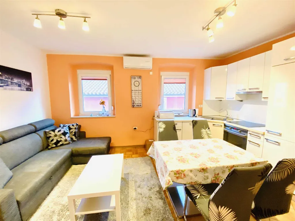 Koper 2-Bedroom Apartment for Up to 4 Guests