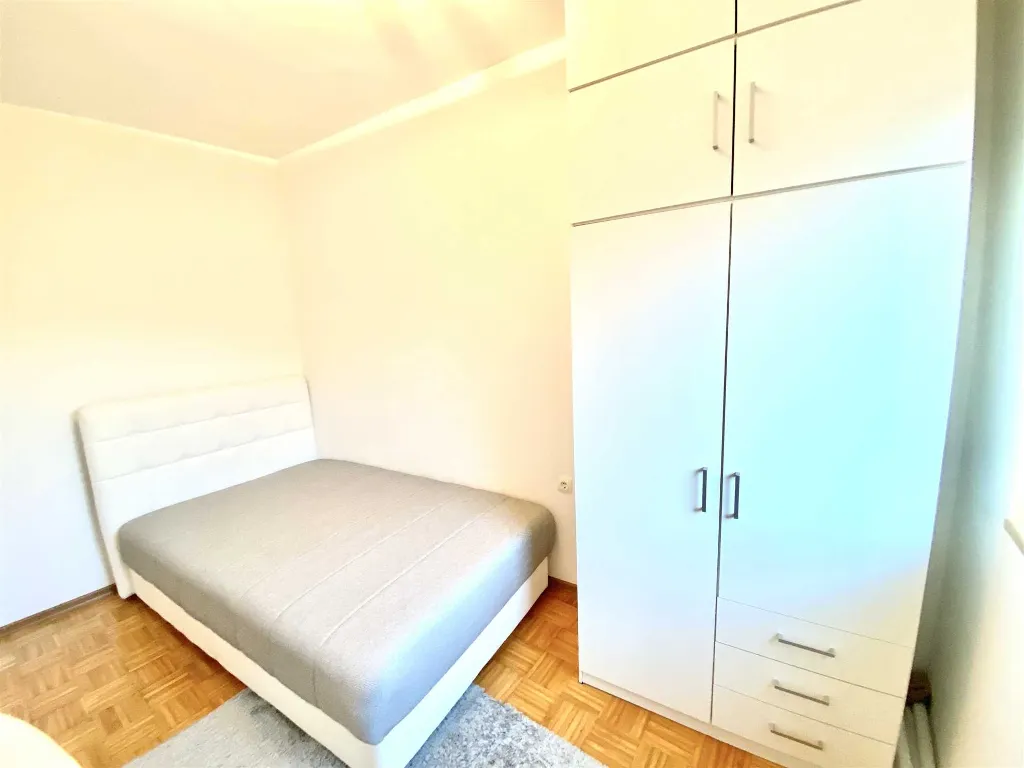Koper 2-Bedroom Apartment for Up to 4 Guests