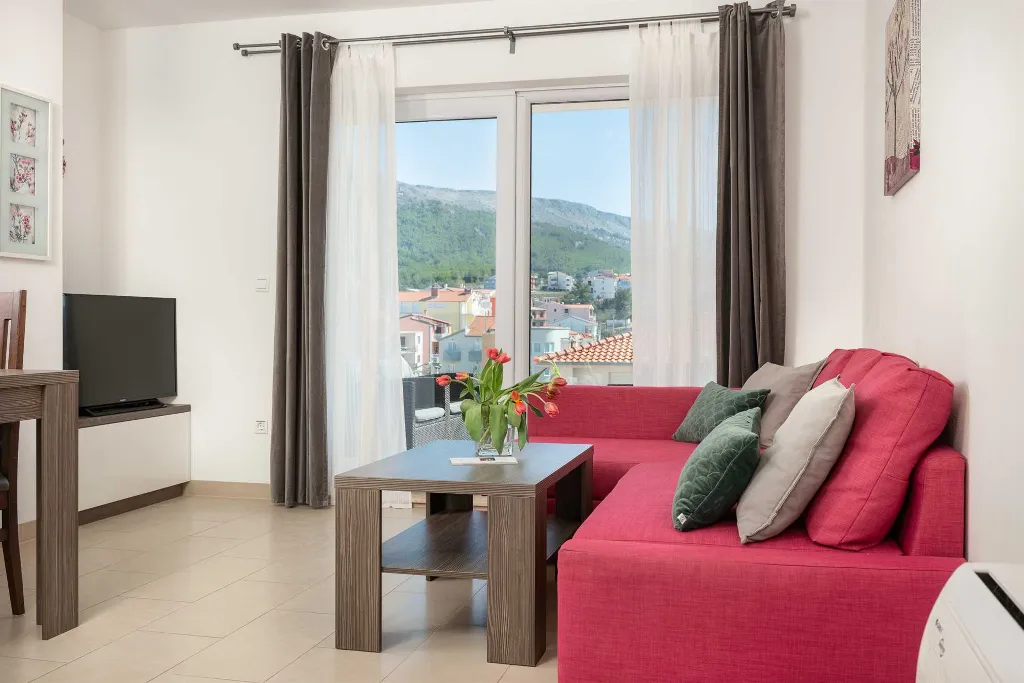 Podstrana One-Bedroom Apartment for 4 Guests
