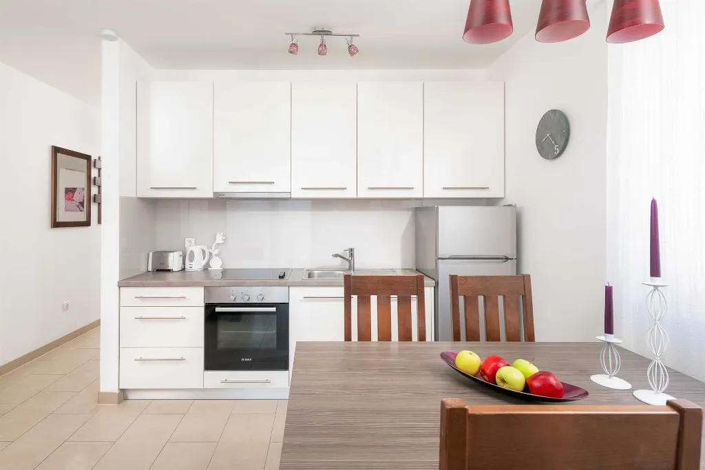 Podstrana One-Bedroom Apartment for 4 Guests