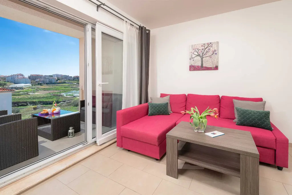 Podstrana One-Bedroom Apartment for 4 Guests