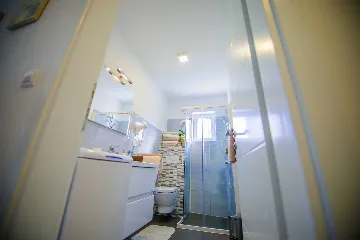 Podstrana 2-Bedroom Apartment for Up to 5 Guests