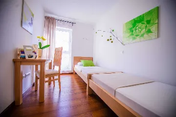 Podstrana 2-Bedroom Apartment for Up to 5 Guests