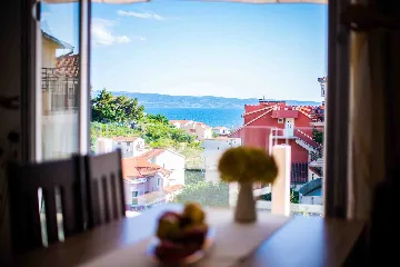 Podstrana 2-Bedroom Apartment for Up to 5 Guests