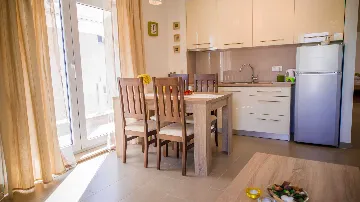 Podstrana 2-Bedroom Apartment for Up to 5 Guests