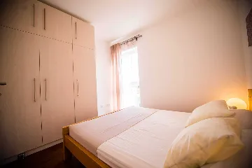Podstrana 2-Bedroom Apartment for Up to 5 Guests