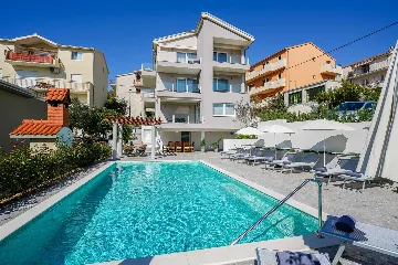 1-Bedroom Apartment in Podstrana for Up to 4