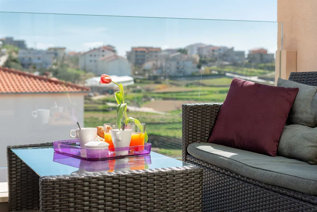1-Bedroom Apartment in Podstrana for Up to 4