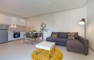 Podstrana One-Bedroom Apartment with Terrace & Parking