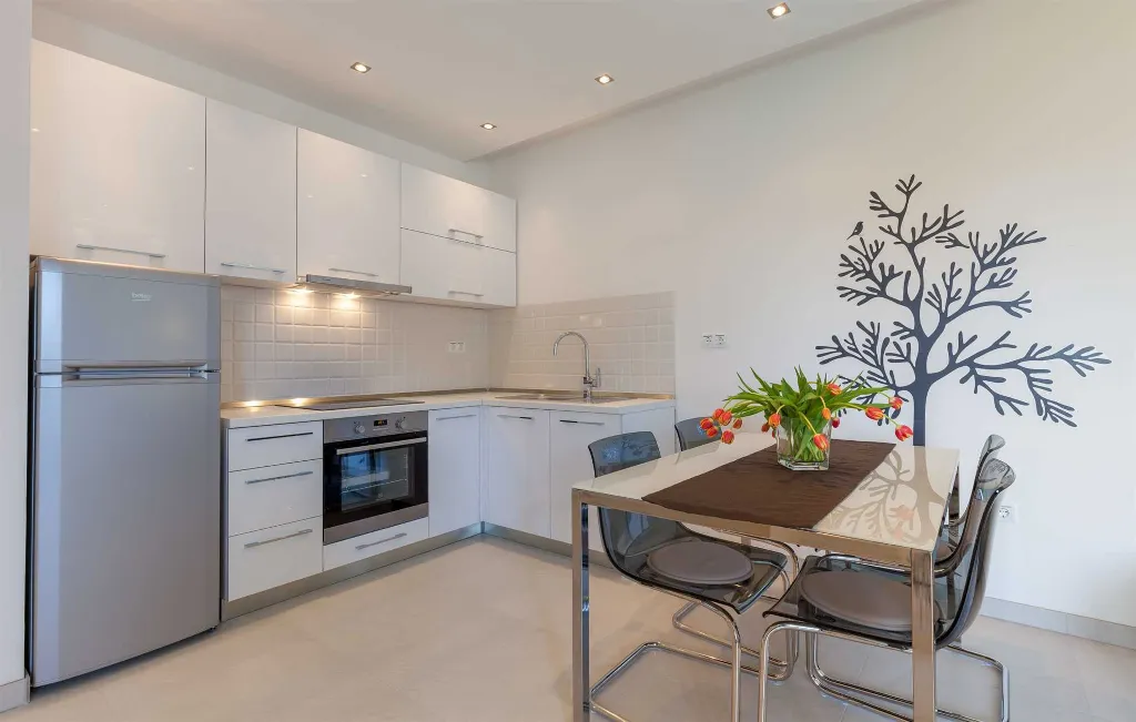 Podstrana One-Bedroom Apartment with Terrace & Parking