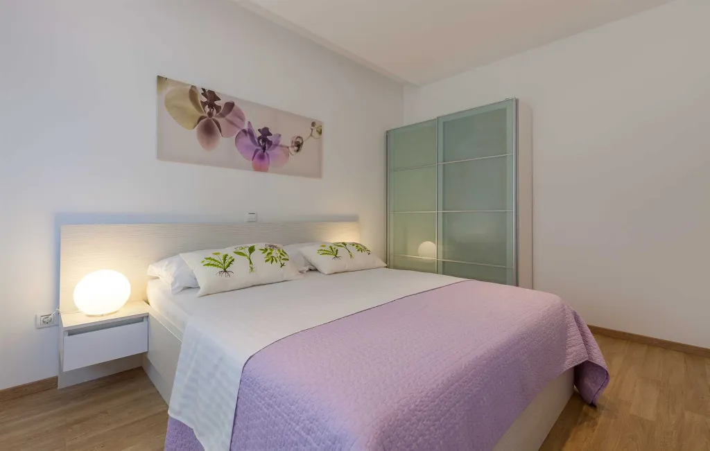 Podstrana One-Bedroom Apartment with Terrace & Parking