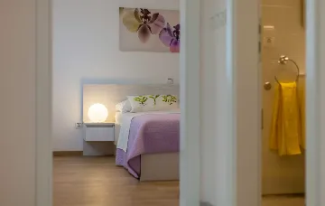 Podstrana One-Bedroom Apartment with Terrace & Parking