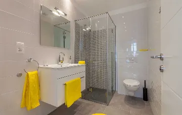 Podstrana One-Bedroom Apartment with Terrace & Parking