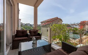 Podstrana One-Bedroom Apartment with Terrace & Parking