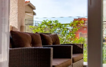 Podstrana One-Bedroom Apartment with Terrace & Parking