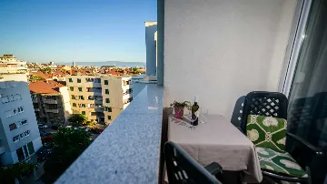 Split Two-Bedroom Apartment for 4 Guests