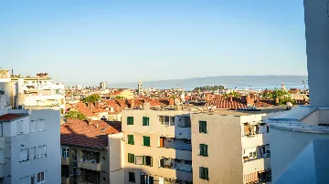 Split Two-Bedroom Apartment for 4 Guests