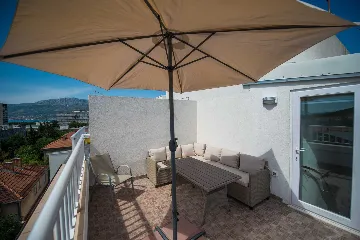 Split Two-Bedroom Apartment for 4 Guests