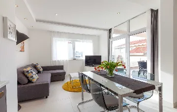 Two-Bedroom Apartment in Podstrana with Terrace