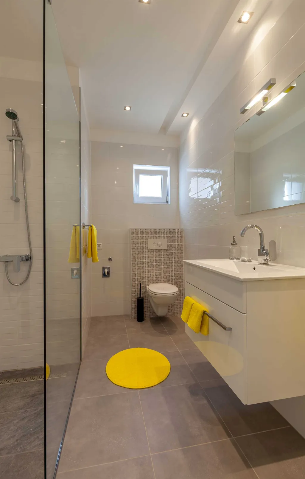 Two-Bedroom Apartment in Podstrana with Terrace