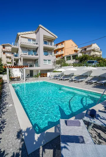 Podstrana Two-Bedroom Apartment for Up to 5