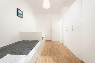 Podstrana Two-Bedroom Apartment for Up to 5